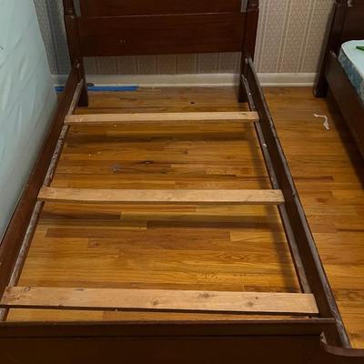 Vintage Twin Size Mahogany 4 Poster Bed - Pineapple Finial 2/2