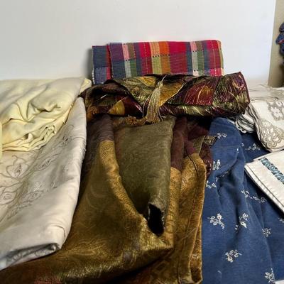 Placemats, Tablecloths & Napkins