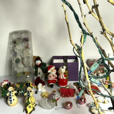 Unusual Dried Lighted Tree & Vintage Christmas Ornaments 