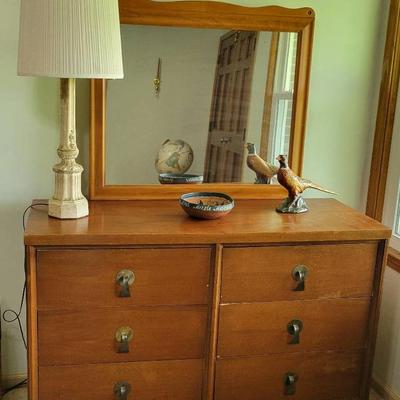 Dresser With Mirror 