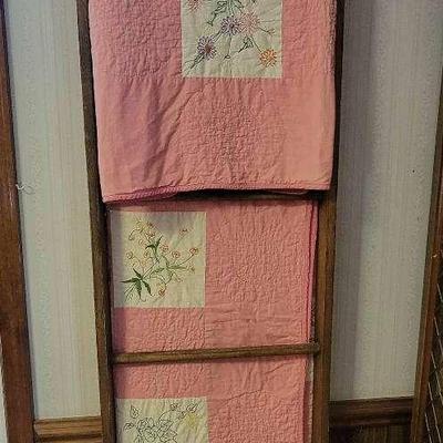 Hanging Quilt Rack and Quilt