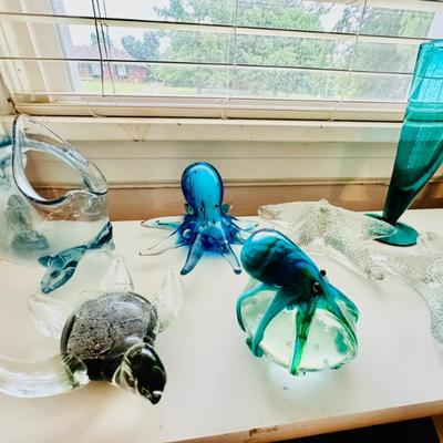Sale Photo Thumbnail #85: Art Glass Ocean animals