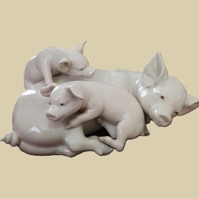 Sale Photo Thumbnail #24: Lladro Pig Family
