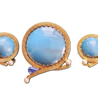 Sale Photo Thumbnail #10: A sophisticated vintage set, featuring gold-tone mesh bezels, accented with faux pearls and centerpiece faux turquoise color cabochons. Includes a single pin brooch and a pair of clip-on earrings. Brooch 2". Earrings 1". 