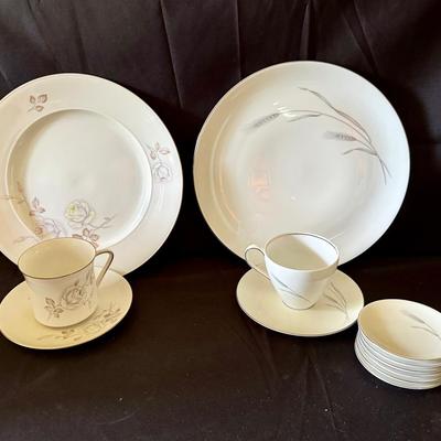 Lot 414: Johann Haviland Bavaria Germany Fine China – Rose & Wheat Pattern Lot