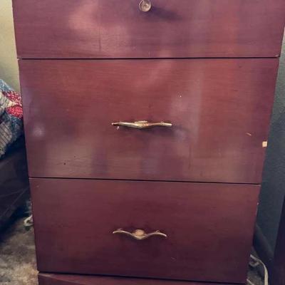 Lot 172:  Vintage Mid-Century Modern 3-Drawer Wooden Nightstand / Chest of Drawers