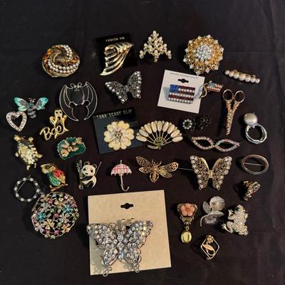 Lot 255: Collection Of Vintage And Fashion Brooches And Pins