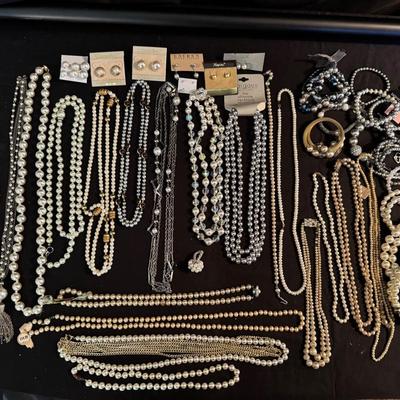 Lot 244: Costume Pearl Collection