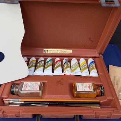 Lot 501: Grumbacher Golden Pallet Oil Color Set Raphael