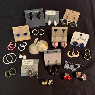 Lot 251: Eclectic Mix Of Fashion And Costume Earrings