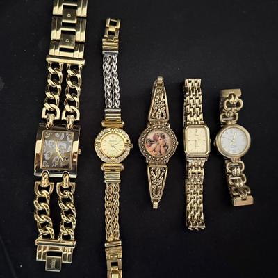 Lot 423: Lot of 5 Vintage & Fashion Watches – Timex, Guess, Victoria Rhein, SII & Season Collection