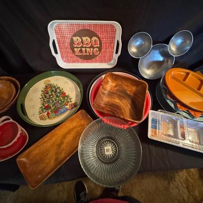 Lot 225: Entertainment Platters And Bowls