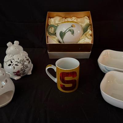 Lot 406: Lot of Pier 1 Imports Porcelain & Ceramic Pieces – Sunflower Teapot, Bowls, Frogs & Mug