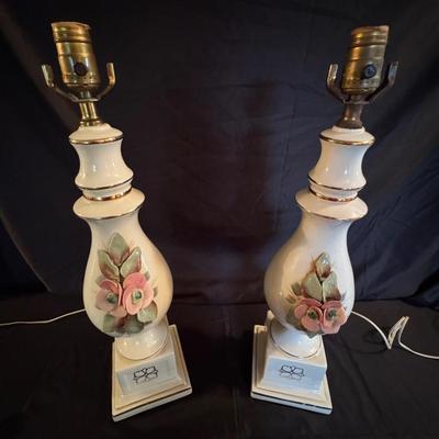 Lot 208: Vintage Country Chic Pair Of Ceramic Lamps