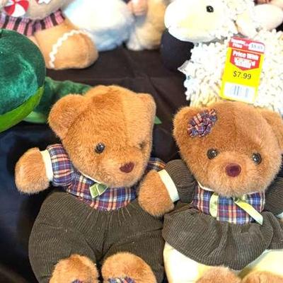 Lot 136:  Stuffies!!!