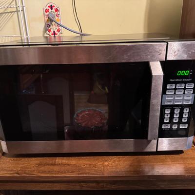 Lot 221: Hamilton Beach 1100w Microwave