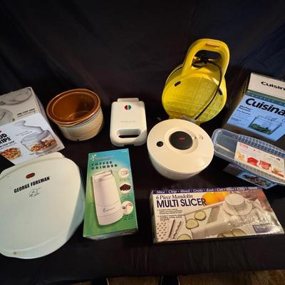 Lot 220: Small Appliances (choppers, Slicer, Mini Grills Etc )