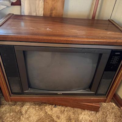 Lot 201: Vintage RCA Console TV 