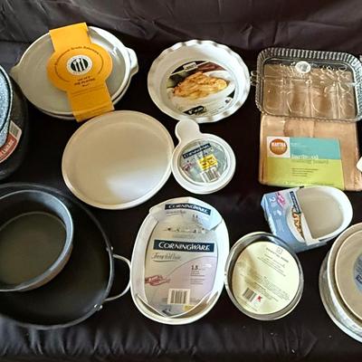 Lot 400: Lot of Assorted Bakeware, Cookware & Kitchen Essentials – CorningWare, Essential Home, Mart