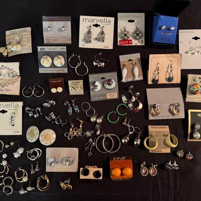 Lot 231: Collection Of Earrings 