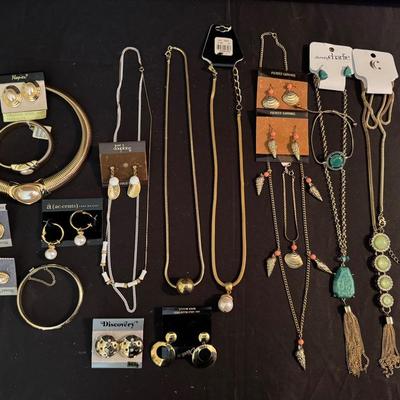 Lot 243: Gold Tone Jewelry Sets 