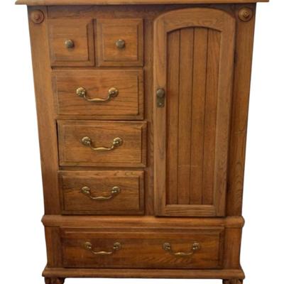 Rock City Furniture Mfg Co Oak Armoire