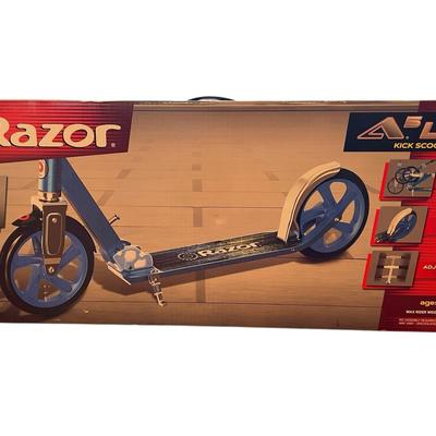 128) Razor 5 Lux Kick Scooter NEW