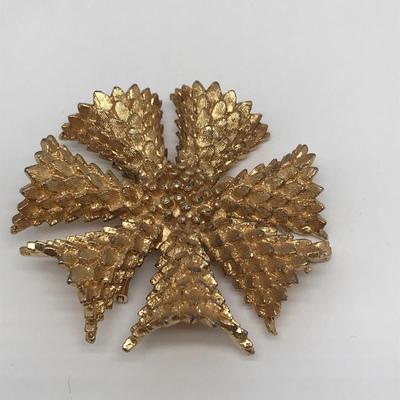 Textured Vintage Starburst Brooch Gold Tone