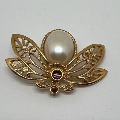 Avon Flying Bug Bee Brooch 