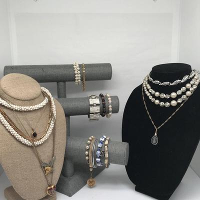 Faux Pearls Pendant Necklace Bead Bangle Bracelet Vintage Jewelry Lot