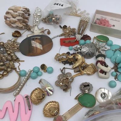 Mixed Vintage Jewelry Lot Brooches Dress Clips Keys Necklace Gorham Junk Drawer