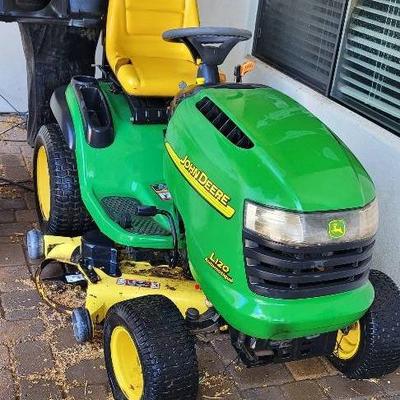 John Deere L120 W/Bagger