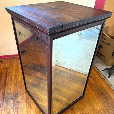 Mirrored Display Pedestal