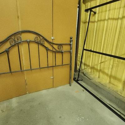 King Metal Headboard And Frame