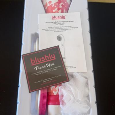 Blushly Cleansing And Exfoliating Body Brush