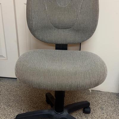 Nice Office Chair with Adjustable Height And Swivel
