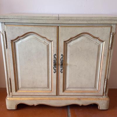 Vintage Expandable Buffet/Drink Cart with Gold Trim