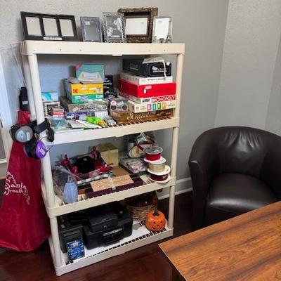 Sale Photo Thumbnail #58: Toys and games, picture frames