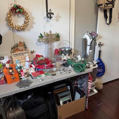 Sale Photo Thumbnail #62: More Christmas decorations, picture frames
