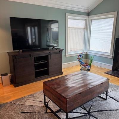 Lift top coffee table