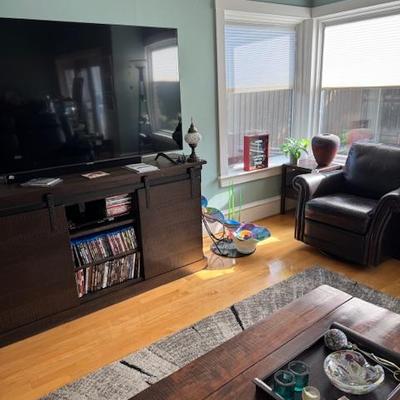 Sale Photo Thumbnail #71: Samsung tv, tv stand