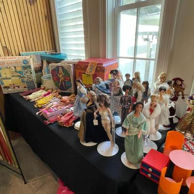 Sale Photo Thumbnail #50: Vintage and modern barbies