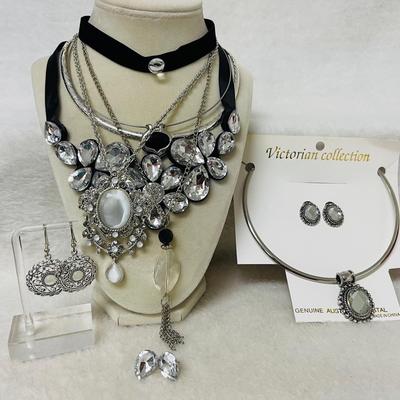“Best” Choker and More Fashion Jewelry 