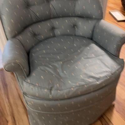 Light Blue Flowered Swivel Chair 31 x 30 x 32