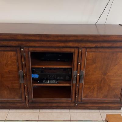 Wood Entertainment Center 60 X 20 X 34 Glasses Is Missing From The Middle Door