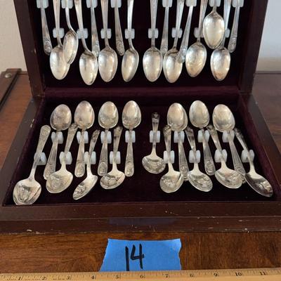 Wm. Rogers silverplate souvenir spoon Set Of 32 Featuring The Presidents 