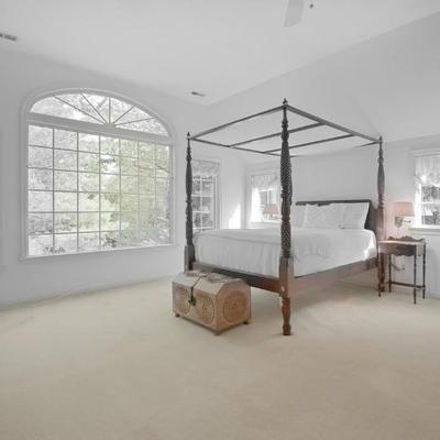 Antique Tuckahoe Plantation Poster Bed - W66 1/2” x D90” x H87”


