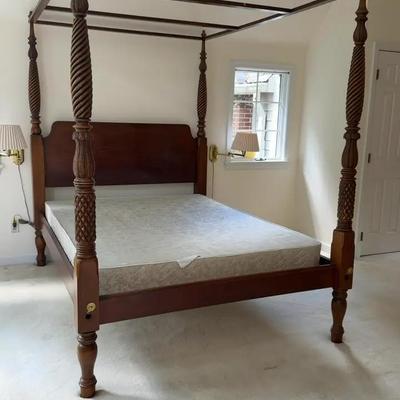Antique Tuckahoe Plantation Poster Bed - W66 1/2” x D90” x H87”



