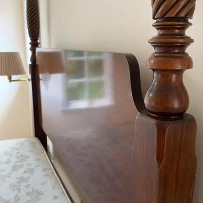 Antique Tuckahoe Plantation Poster Bed - W66 1/2” x D90” x H87”


