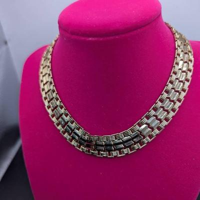 Sarah Coventry Goldtone With Design Magnetic Clasp 121/2"